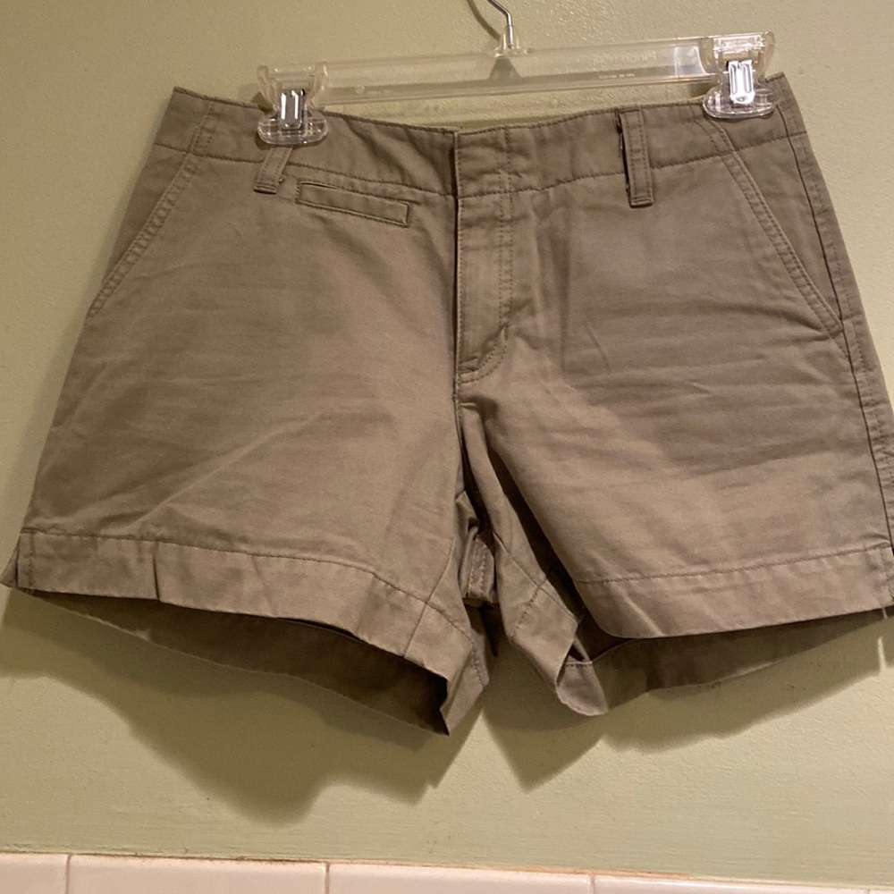 🌺 Old navy brand low waist woman size 2 flat front  chino 100% cotton